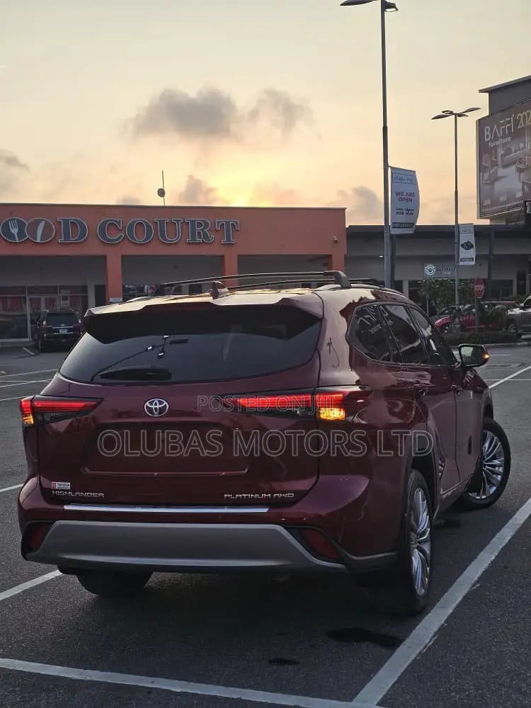 Toyota Highlander Platinum AWD 2024 Red