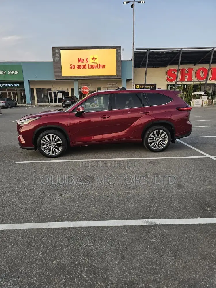 Toyota Highlander Platinum AWD 2024 Red