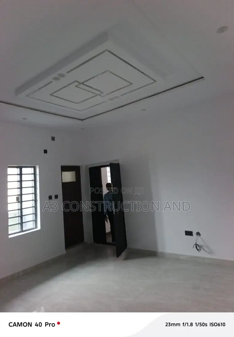 2bdrm Block of Flats in Kolapo Ishola Gra, for rent
