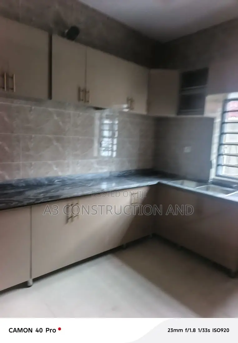 2bdrm Block of Flats in Kolapo Ishola Gra, for rent