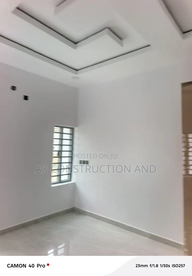 2bdrm Block of Flats in Kolapo Ishola Gra, for rent