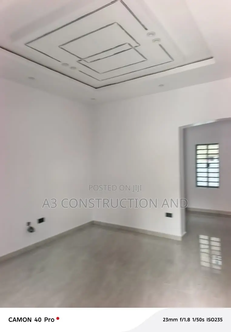 2bdrm Block of Flats in Kolapo Ishola Gra, for rent
