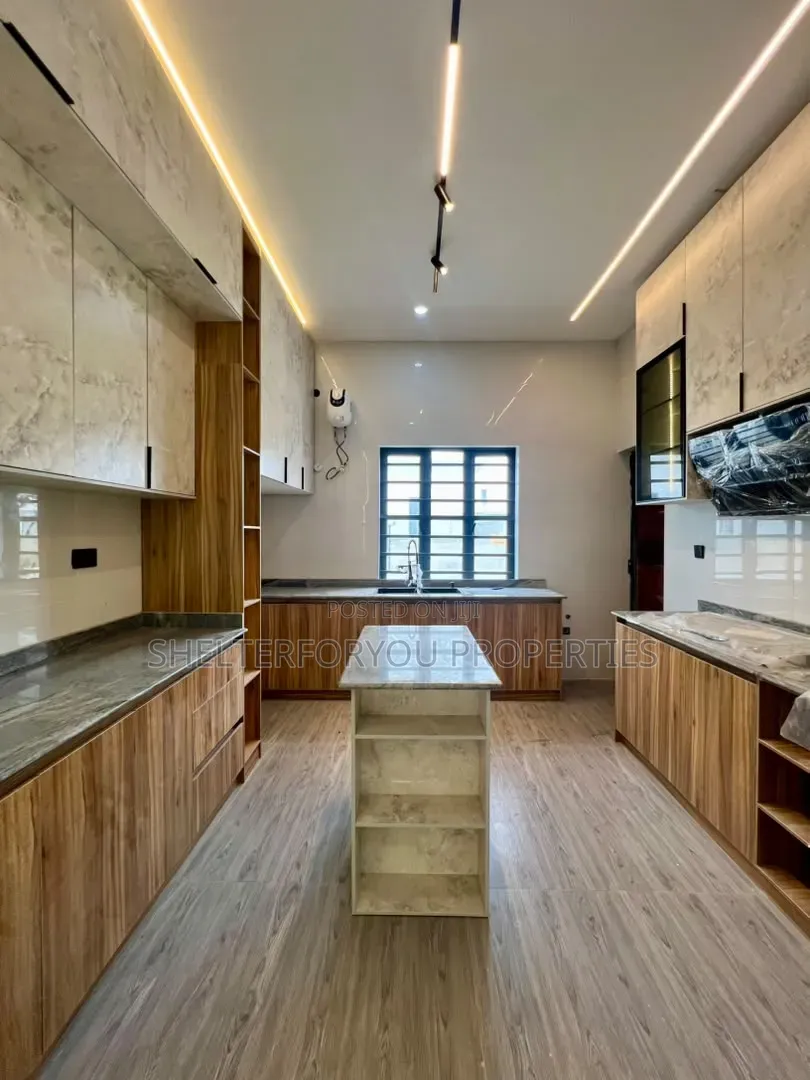 4bdrm Duplex in Lekki Expressway for sale