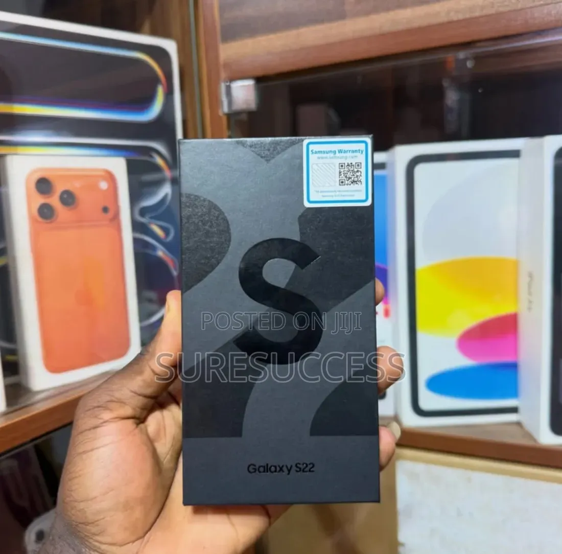New Samsung Galaxy S22 5G 256 GB Black