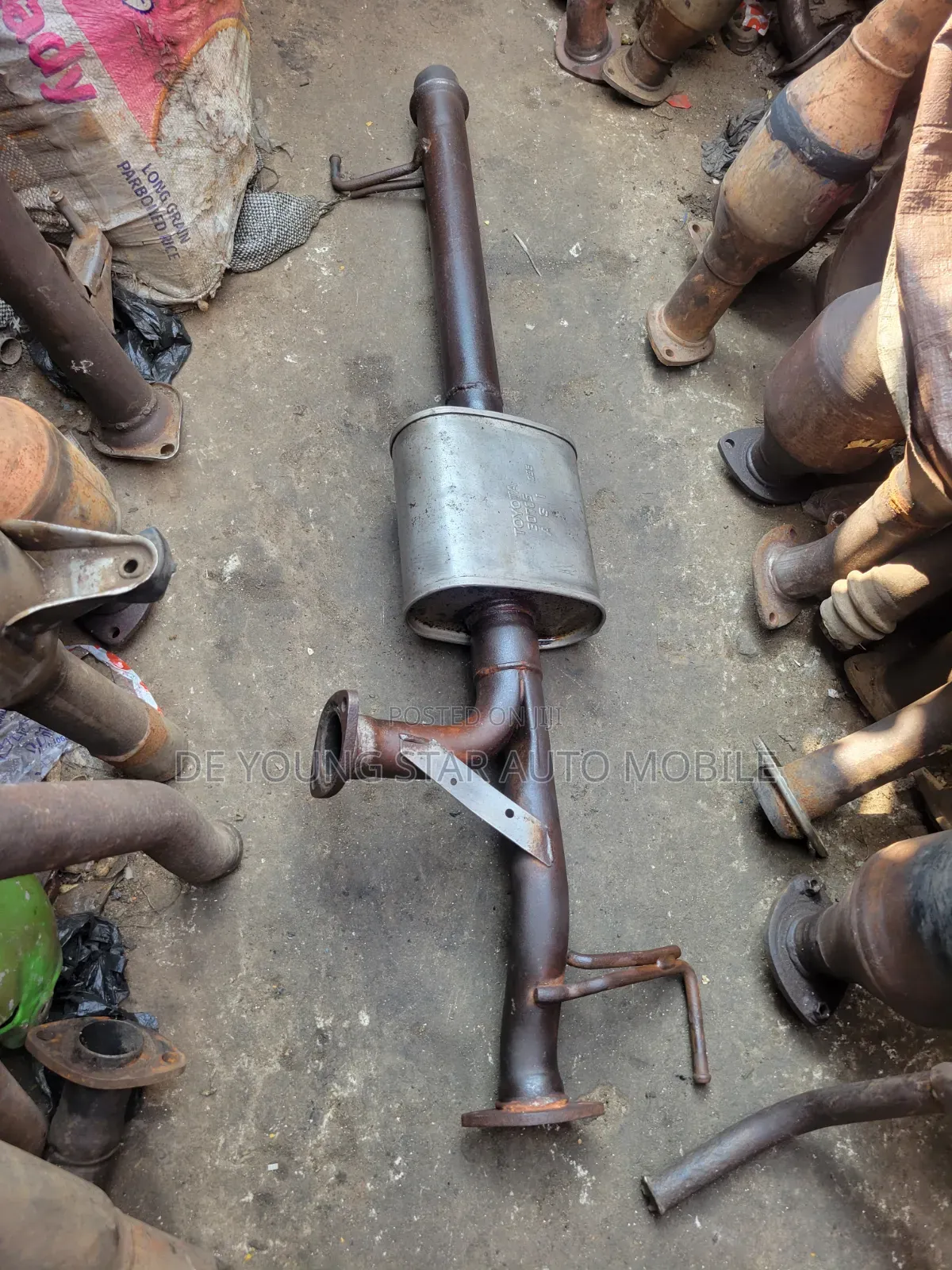 Center Exhaust Port for Toyota Tundra 2000 Model
