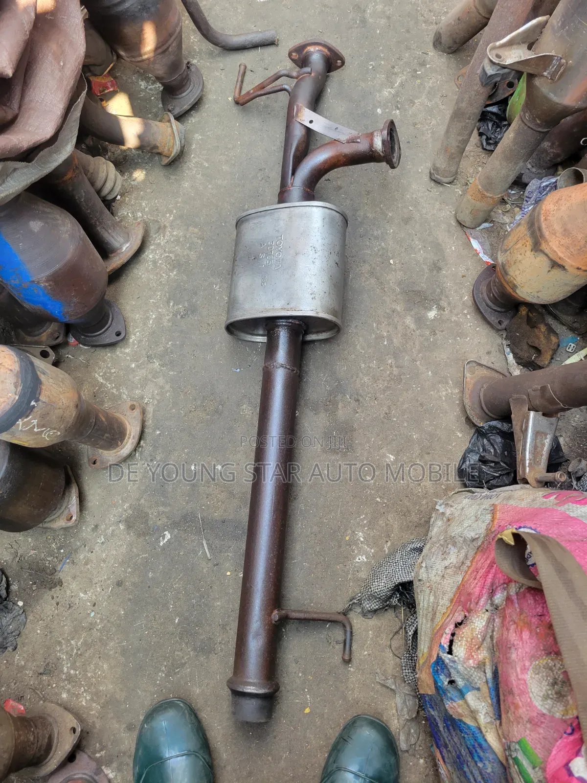 Center Exhaust Port for Toyota Tundra 2000 Model