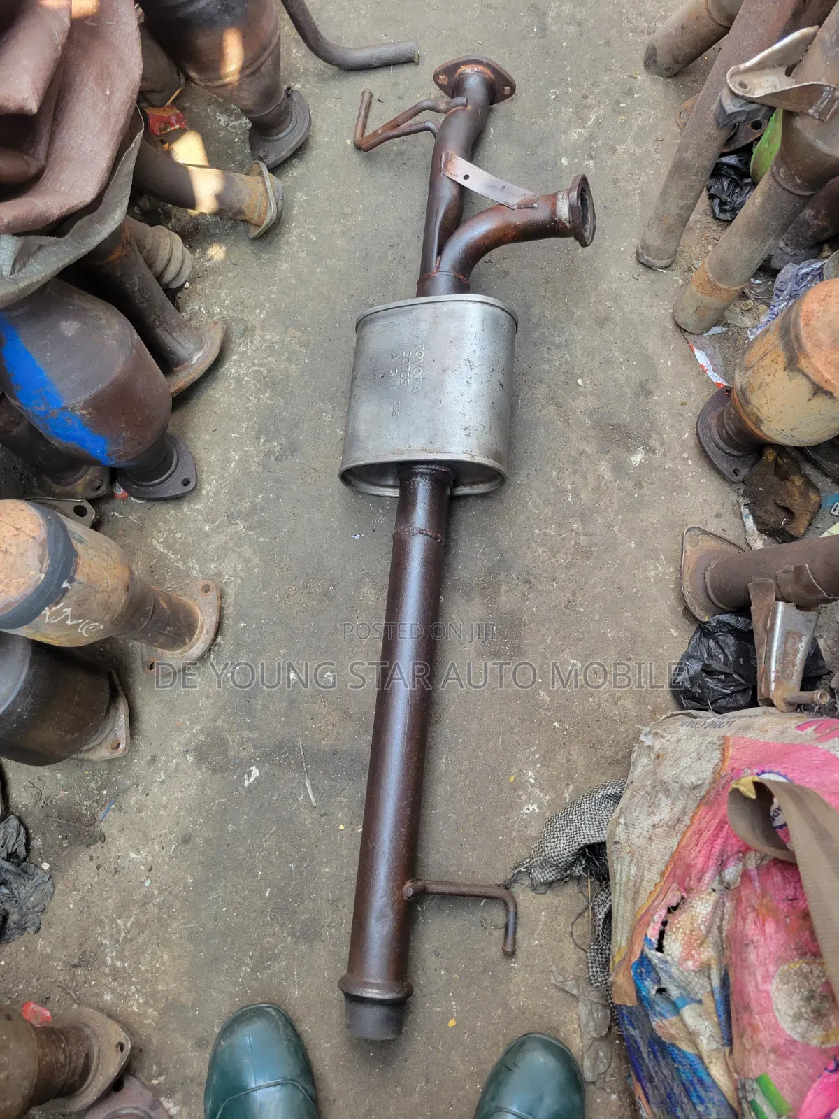 Center Exhaust Port for Toyota Tundra 2000 Model