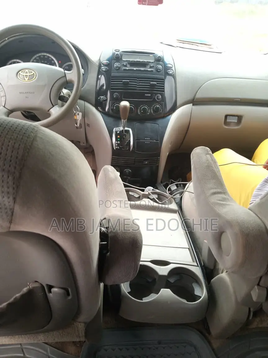 Toyota Sienna 2005 Blue