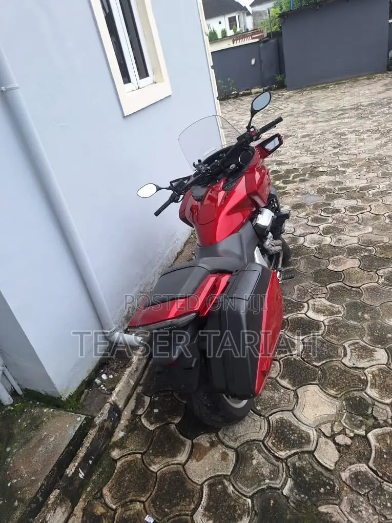 Honda 2014 Red