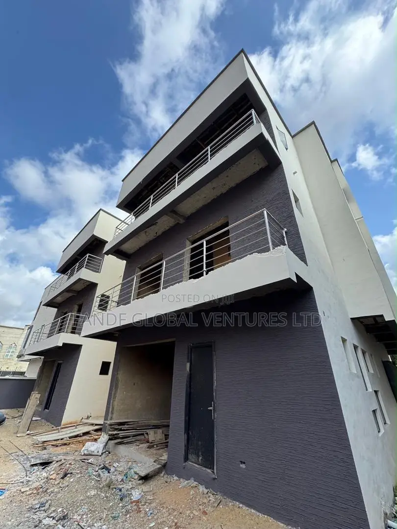 4bdrm Duplex in Surulere for sale