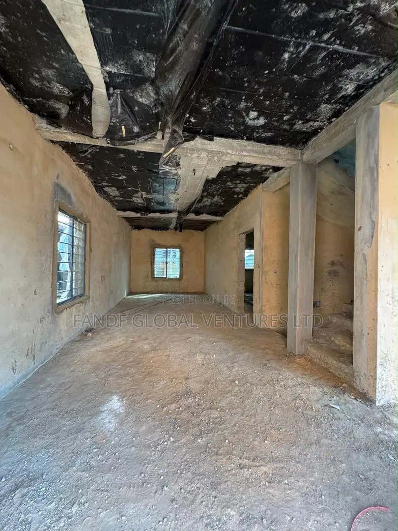 4bdrm Duplex in Surulere for sale