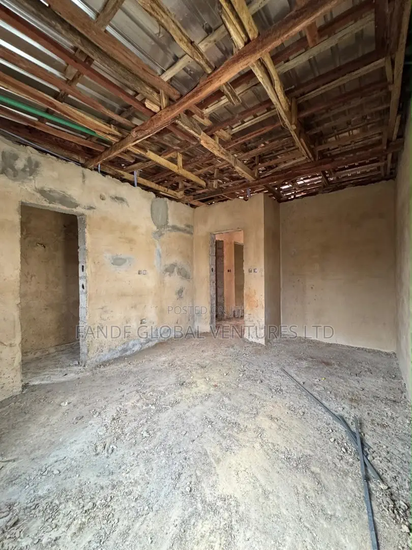 4bdrm Duplex in Surulere for sale