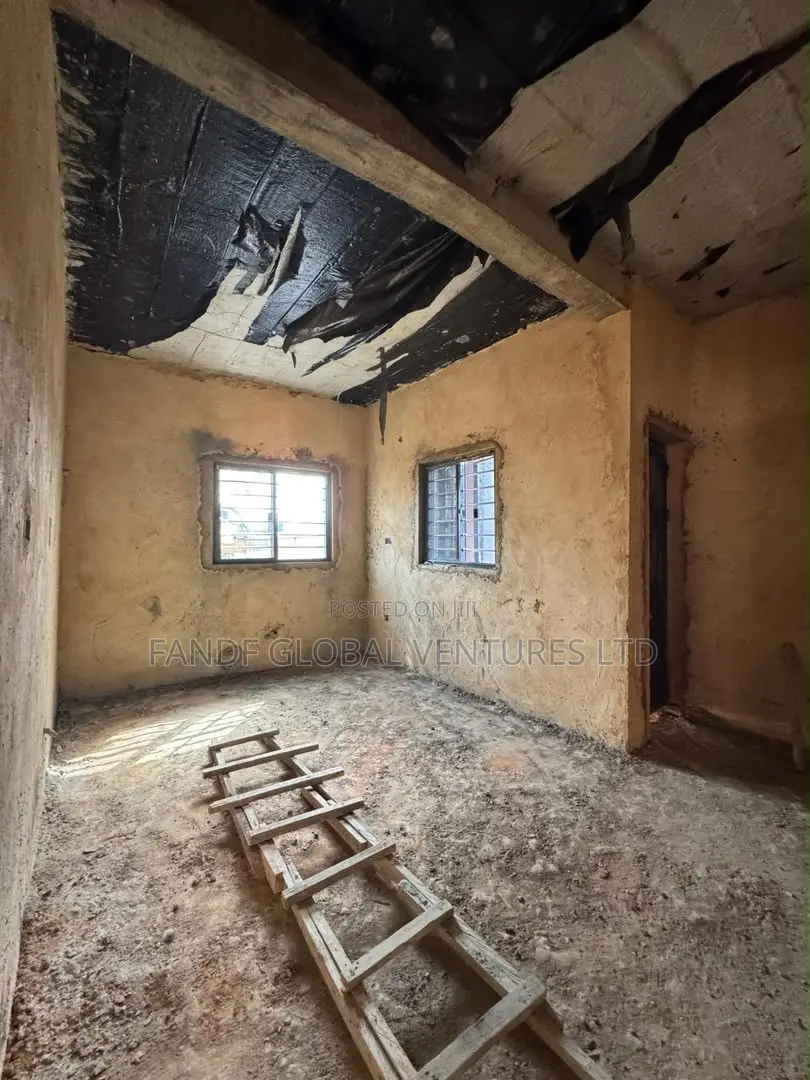 4bdrm Duplex in Surulere for sale