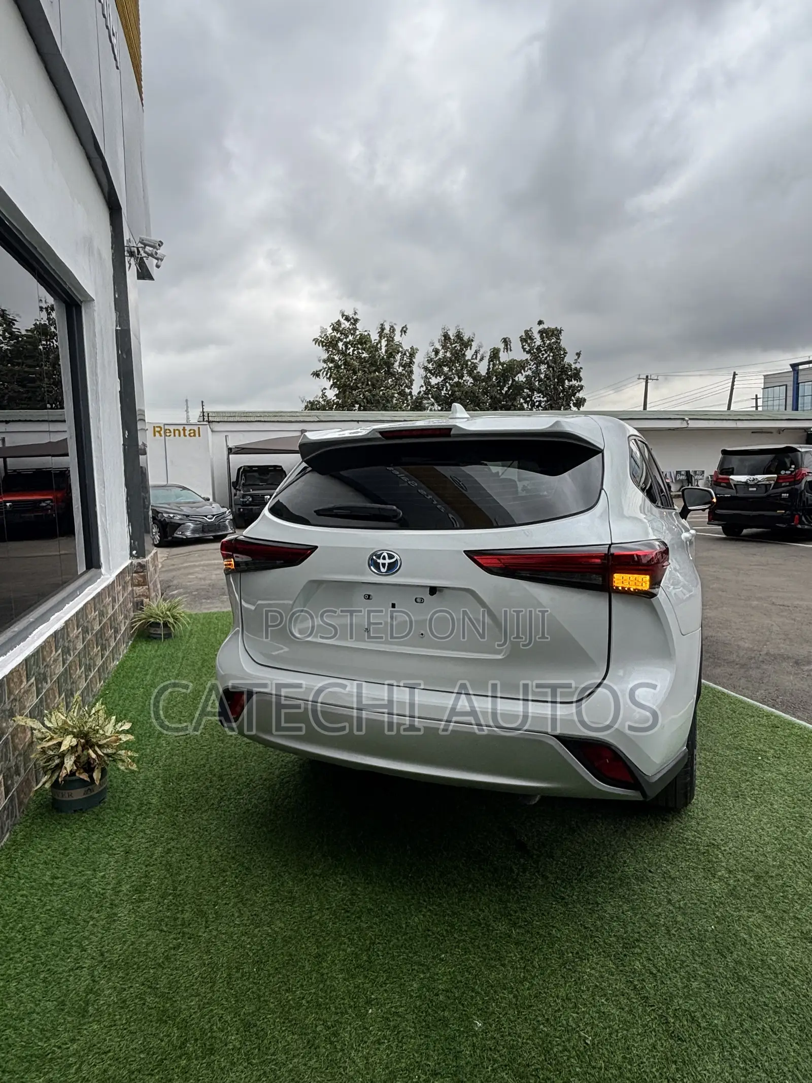 Toyota Highlander L 2022 White