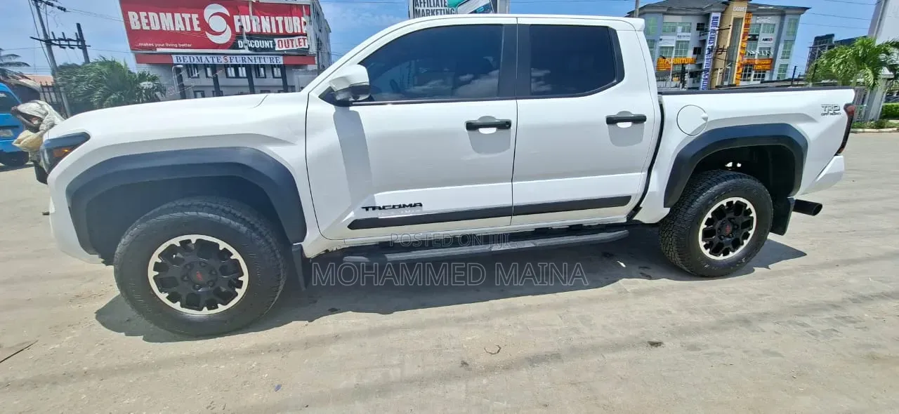 Toyota Tacoma 2024 White