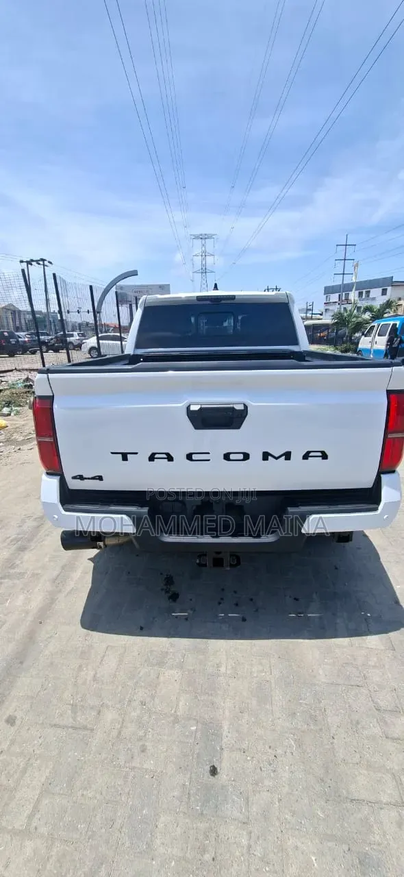Toyota Tacoma 2024 White