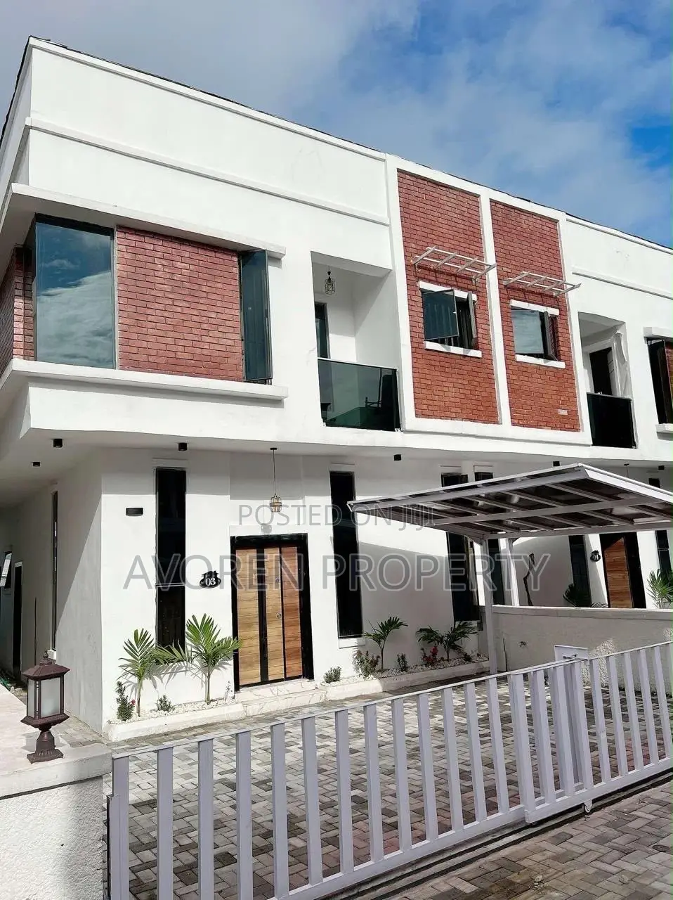 Furnished 4bdrm Apartment in Victoria Crest 2, Chevron for sale