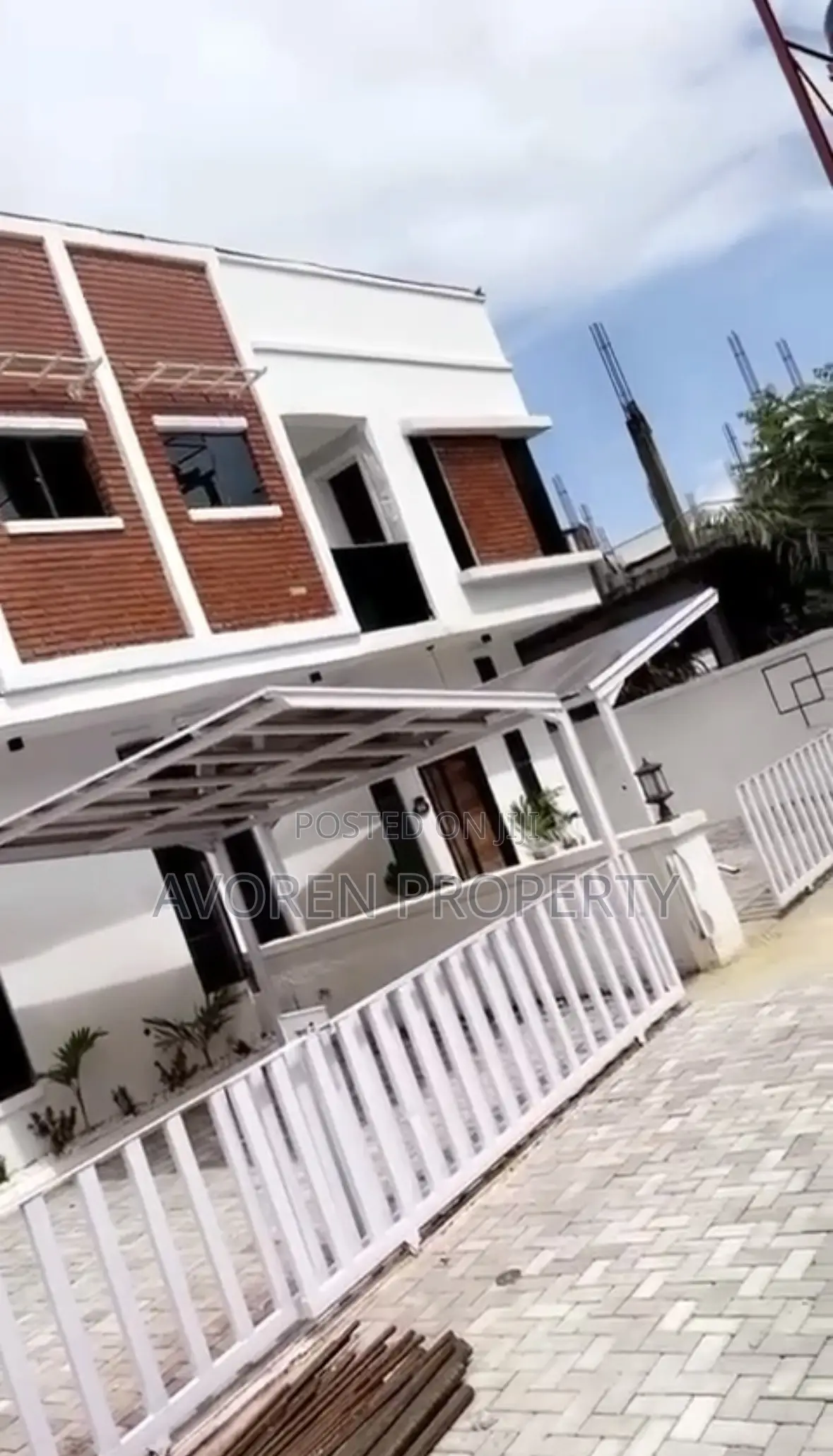 Furnished 4bdrm Apartment in Victoria Crest 2, Chevron for sale