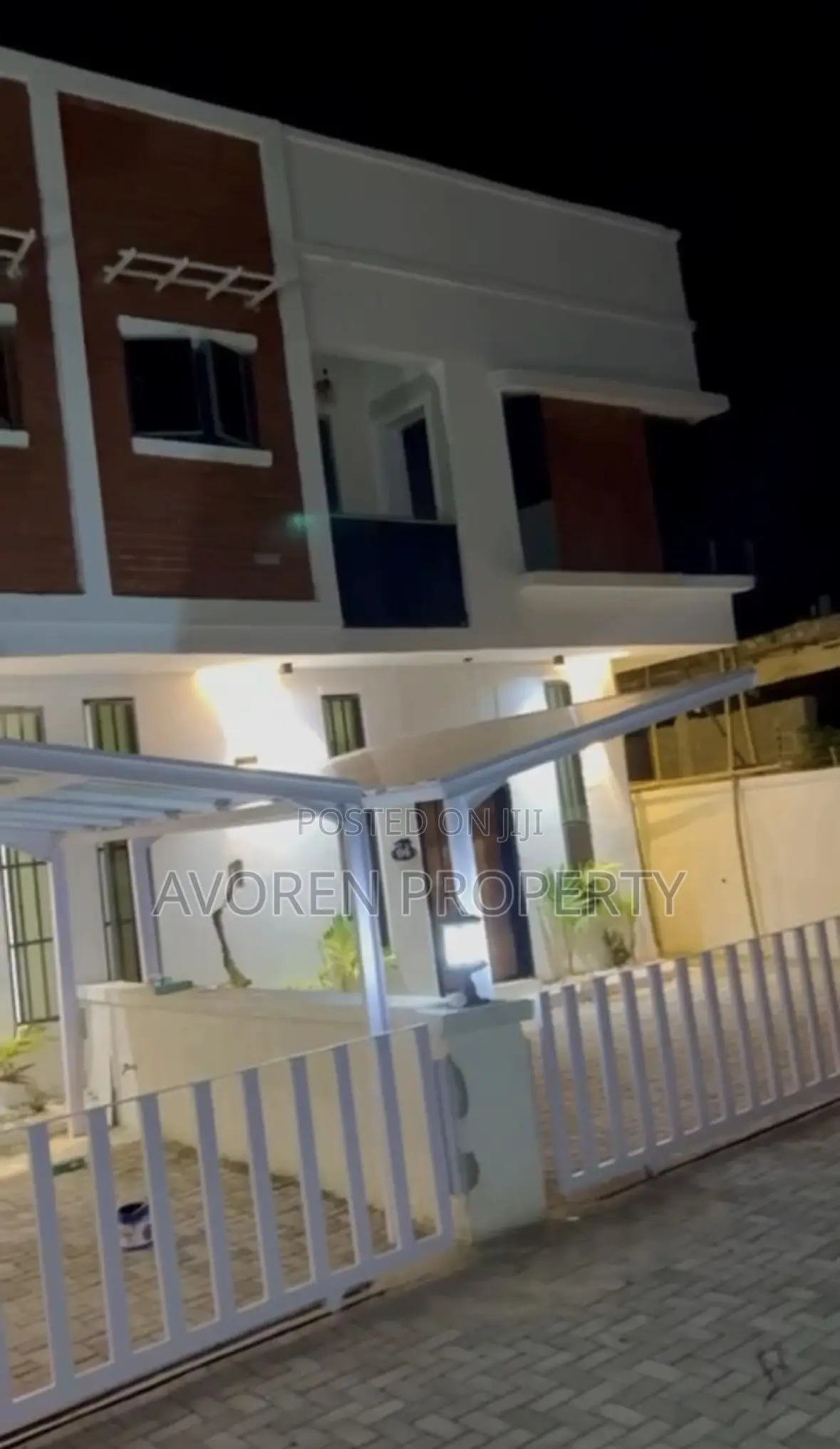 Furnished 4bdrm Apartment in Victoria Crest 2, Chevron for sale