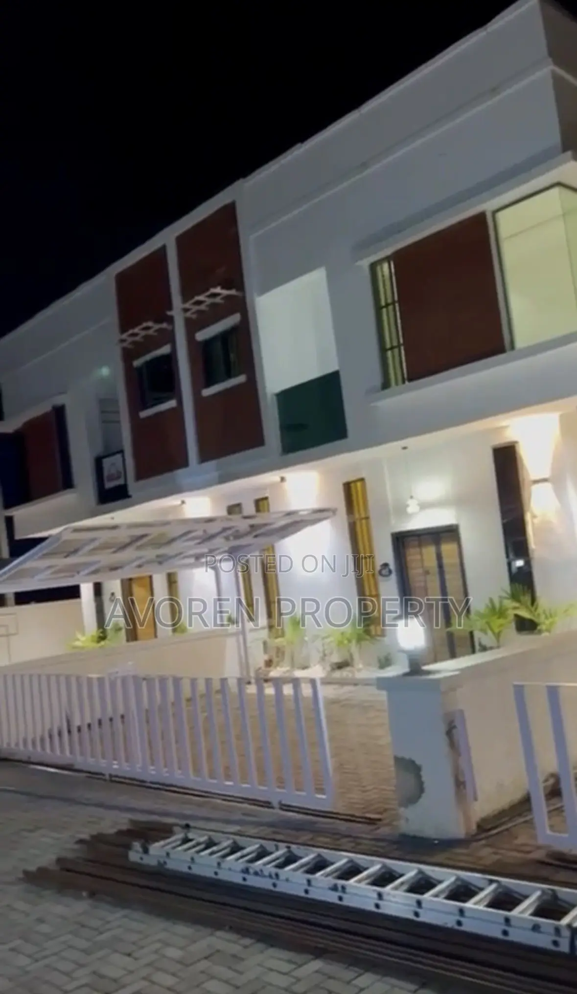 Furnished 4bdrm Apartment in Victoria Crest 2, Chevron for sale