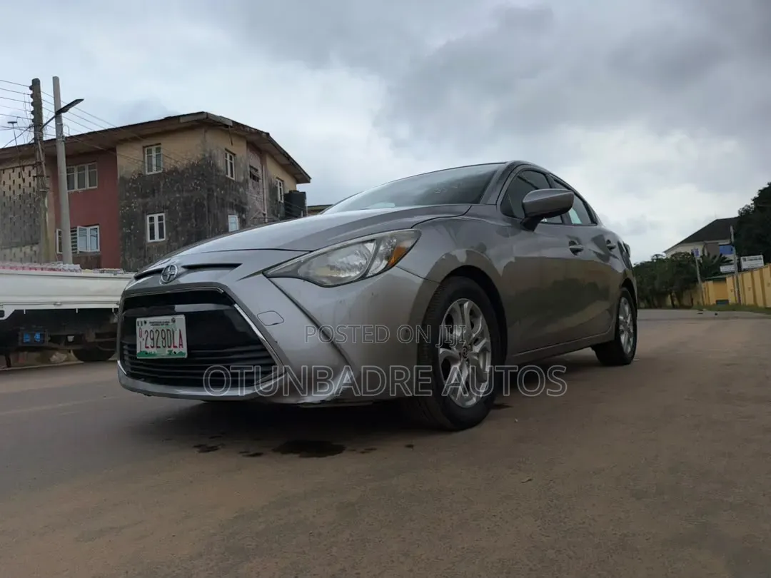 Toyota Yaris 2016 Beige