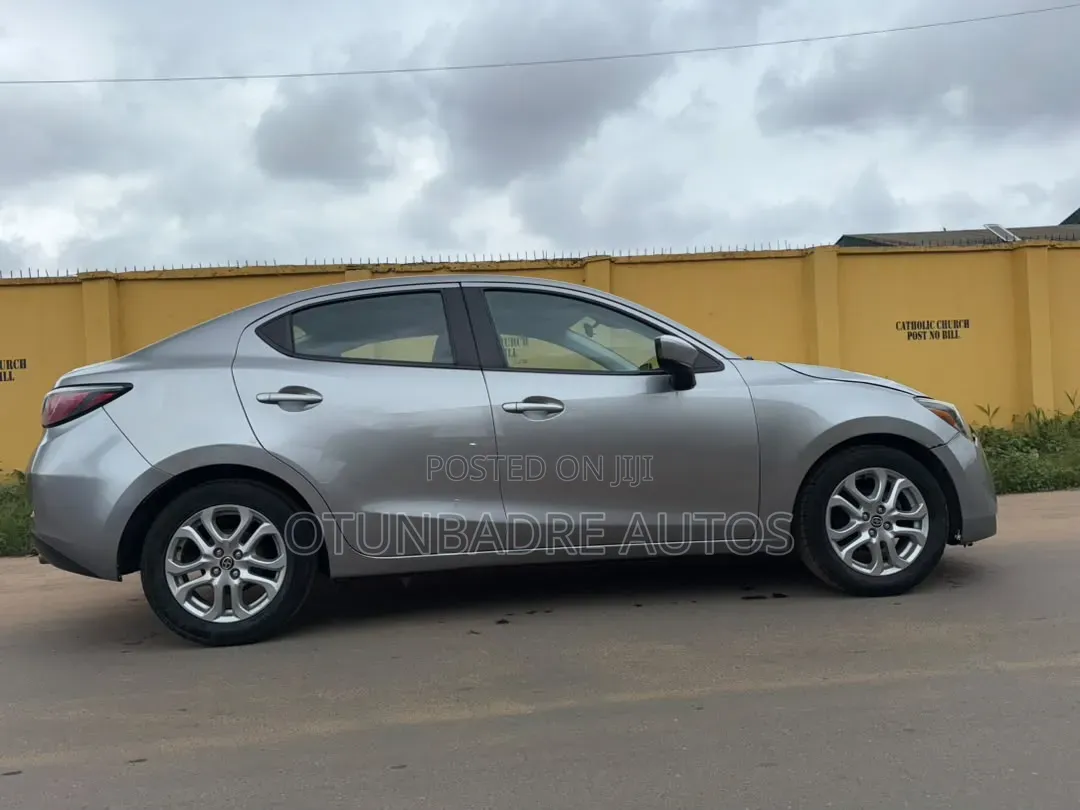 Toyota Yaris 2016 Beige