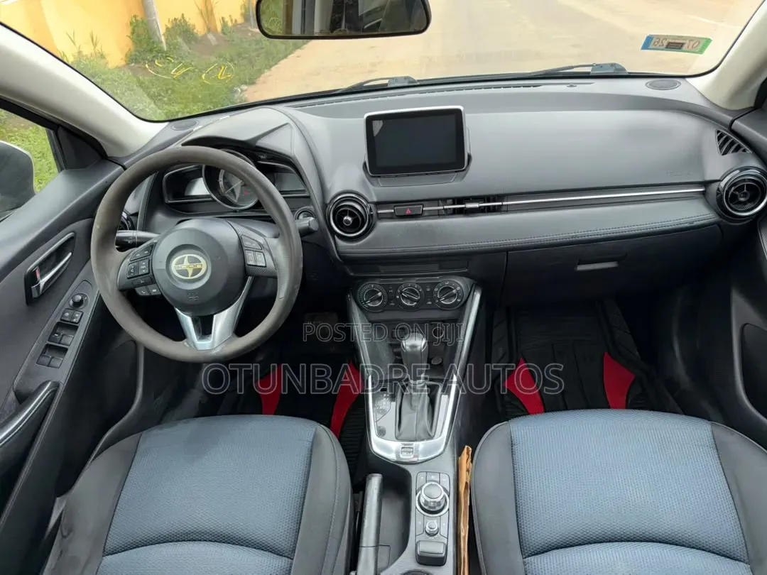 Toyota Yaris 2016 Beige