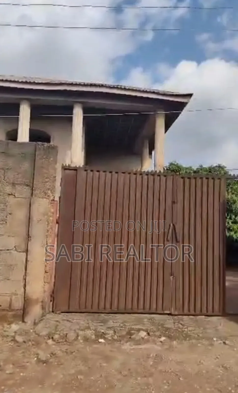 5bdrm Duplex in Abesan for sale