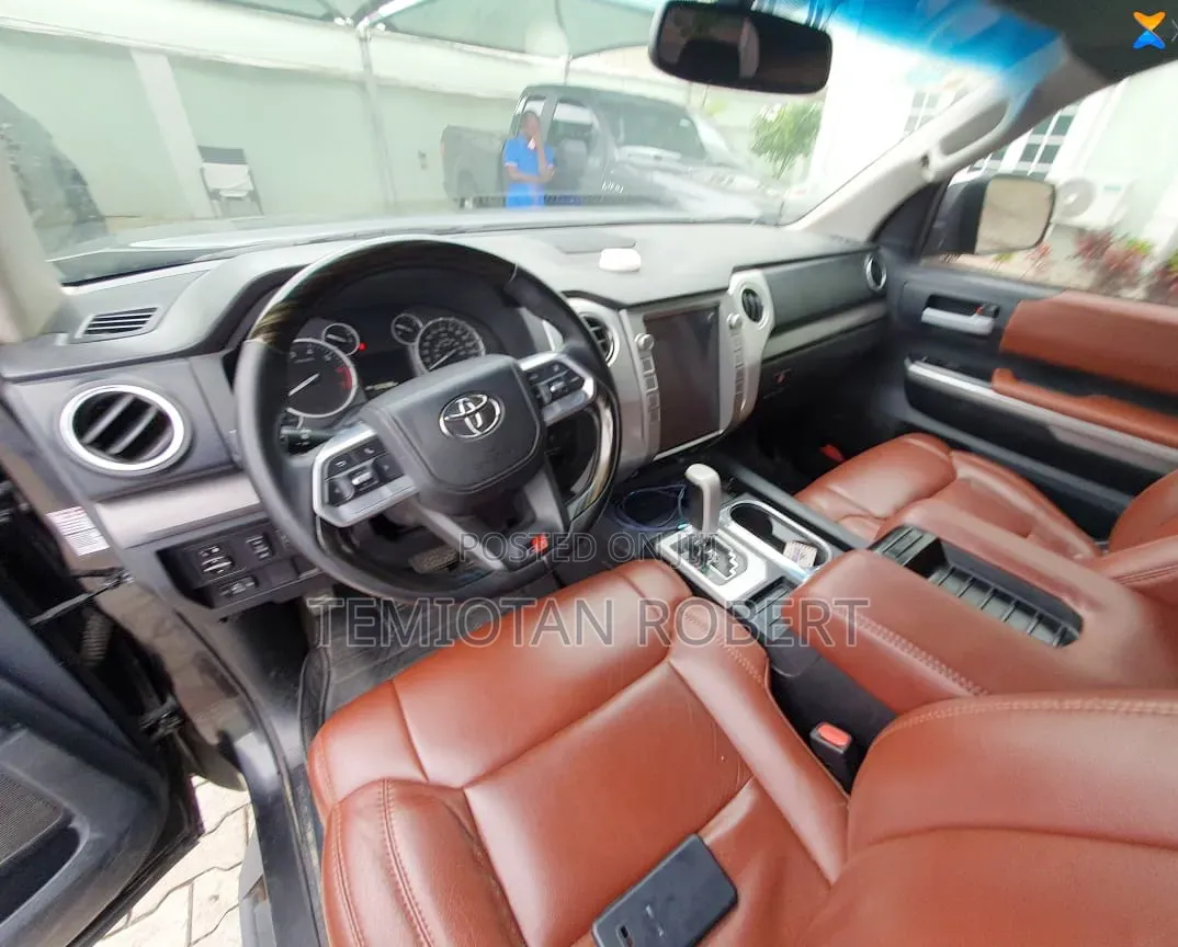 Toyota Tundra 2016 Black