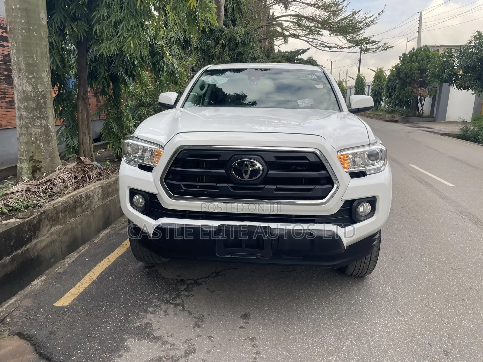 Toyota Tacoma SR5 2019 White