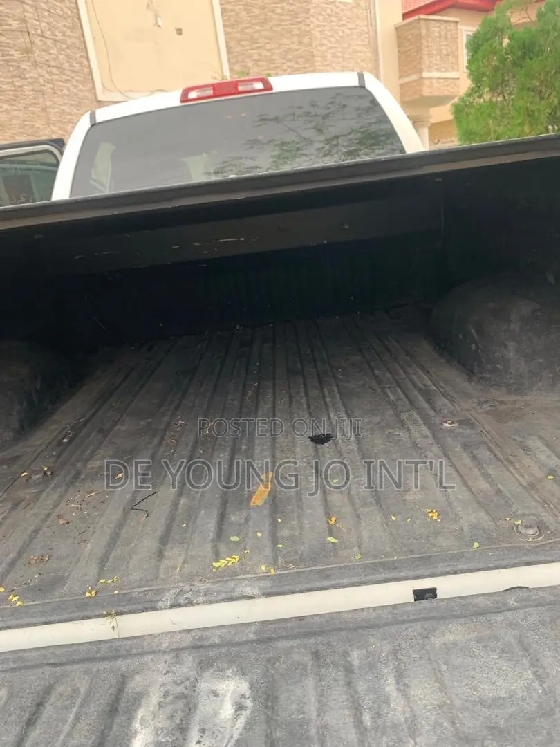 Toyota Tundra Limited 5.7L V8 4x4 Double Cab 6.6 ft. box 145.7 in. WB