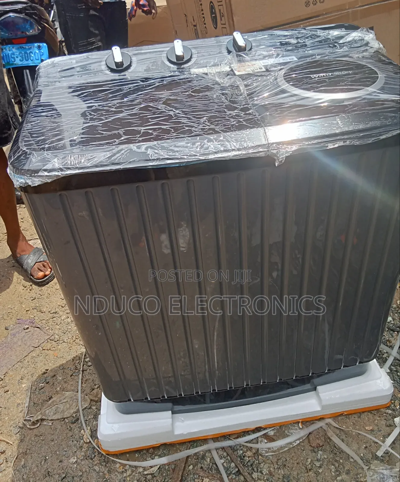 LG 8litre Washing Machine, Washing and Spinning
