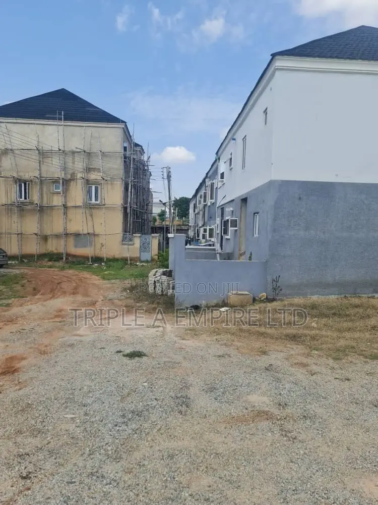 2bdrm Townhouse/Terrace in Karmo, Idu Industrial for sale