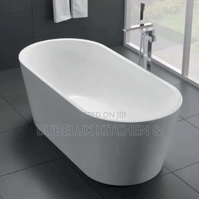 Luxury Freestanding Bathtub – Modern Acrylic Soaking Tub