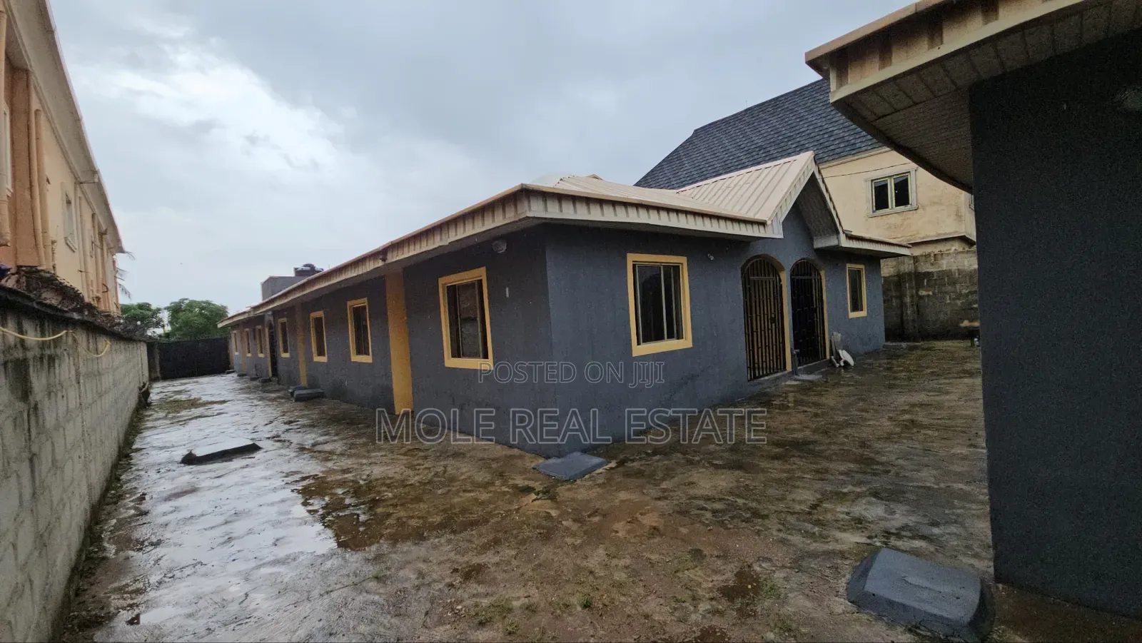 Furnished 2bdrm Block of Flats in Ikorodu, Isiu for sale