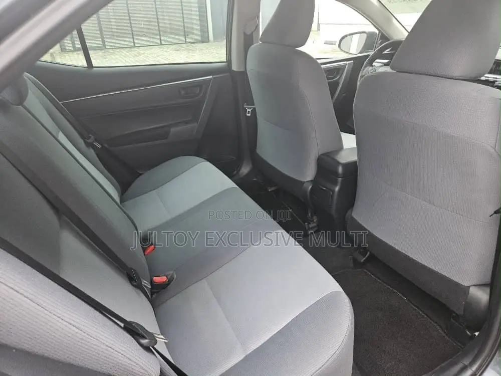 Toyota Corolla LE 4dr Sedan (1.8L 4cyl CVT) 2017 Gray
