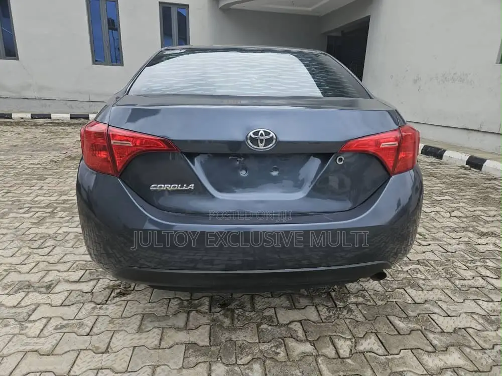 Toyota Corolla LE 4dr Sedan (1.8L 4cyl CVT) 2017 Gray
