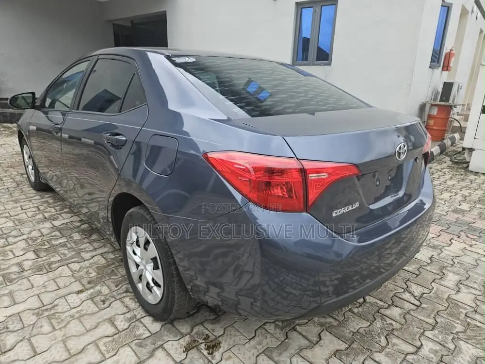 Toyota Corolla LE 4dr Sedan (1.8L 4cyl CVT) 2017 Gray