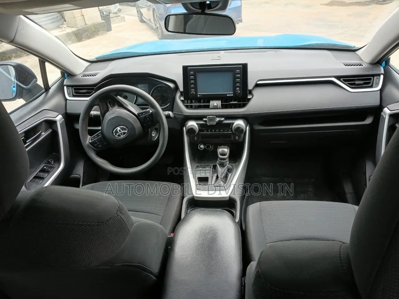 Toyota RAV4 LE 2021 Blue