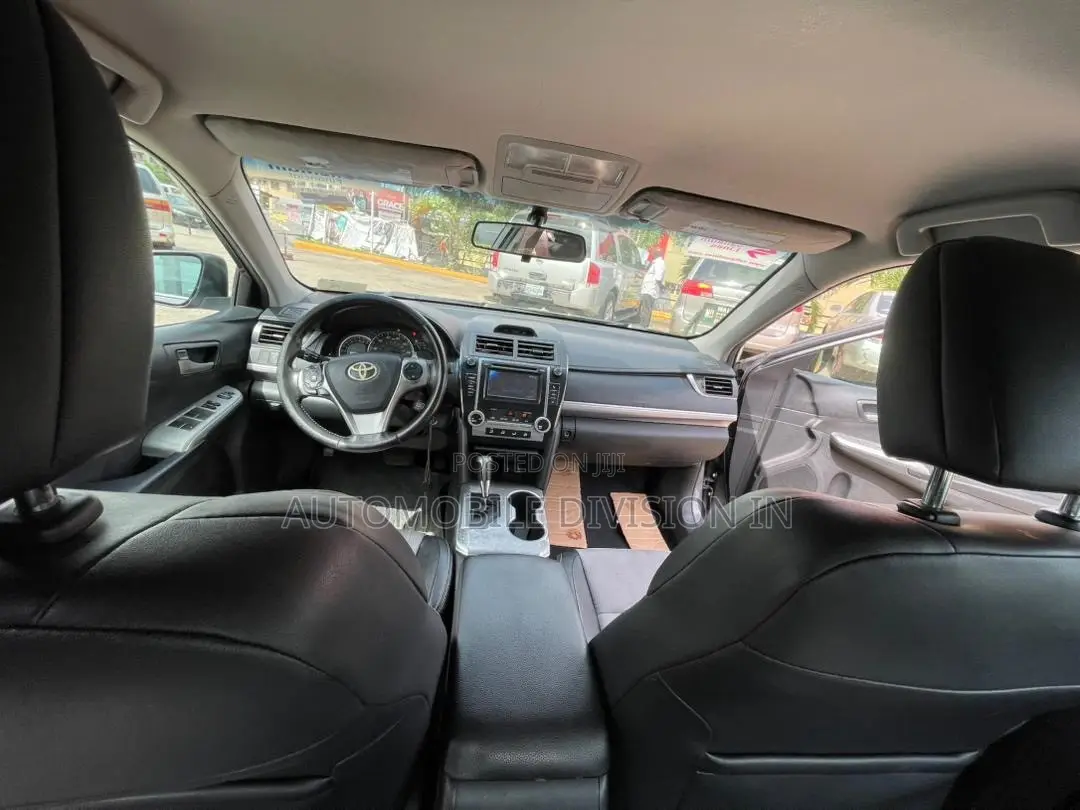 Toyota Camry SE 4dr Sedan (2.5L 4cyl 6A) 2012 Gray