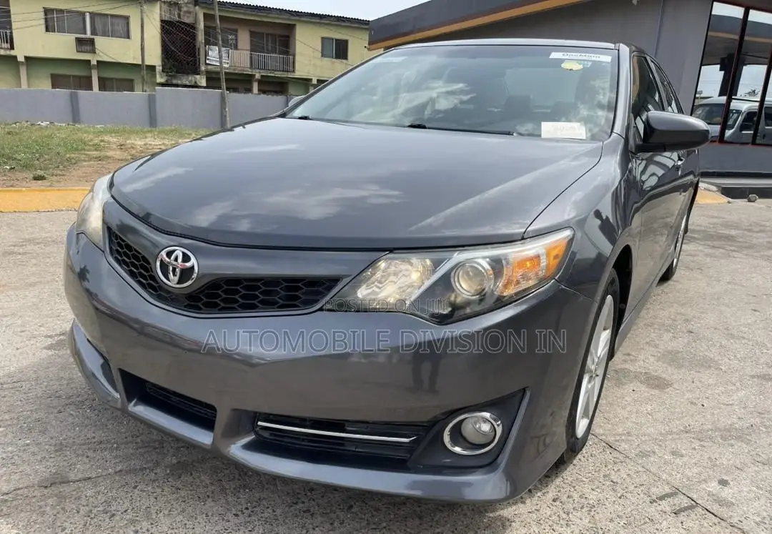 Toyota Camry SE 4dr Sedan (2.5L 4cyl 6A) 2012 Gray