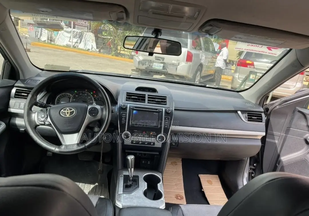 Toyota Camry SE 4dr Sedan (2.5L 4cyl 6A) 2012 Gray