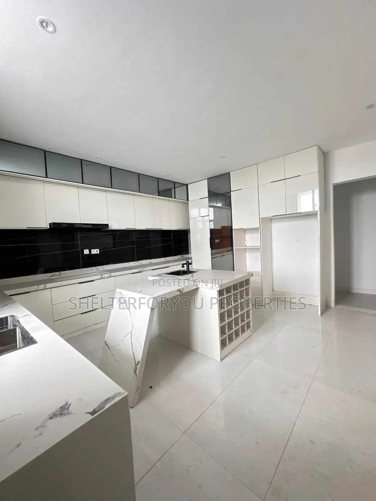 4bdrm Penthouse in Ikate for sale