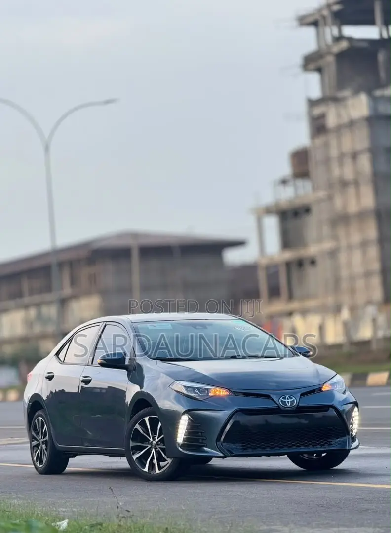 Toyota Corolla SE (1.8L 4cyl 2A) 2018 Gray