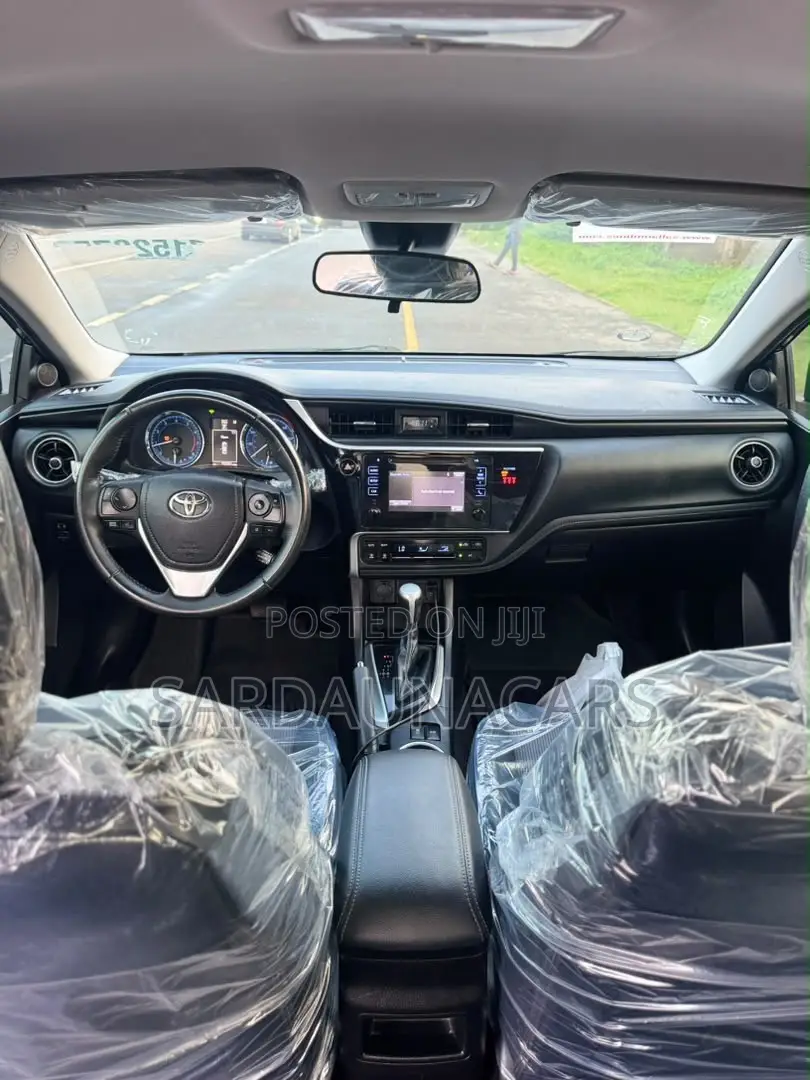 Toyota Corolla SE (1.8L 4cyl 2A) 2018 Gray