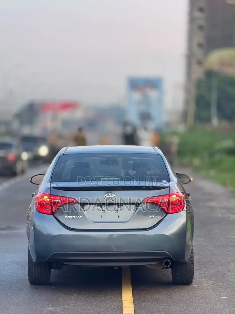 Toyota Corolla SE (1.8L 4cyl 2A) 2018 Gray
