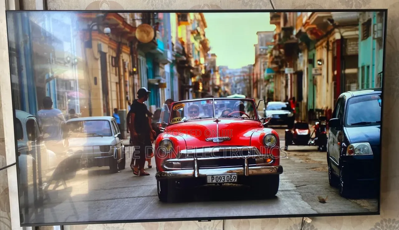 Samsung Crystal UHD Full Smart TV With Free Netflix