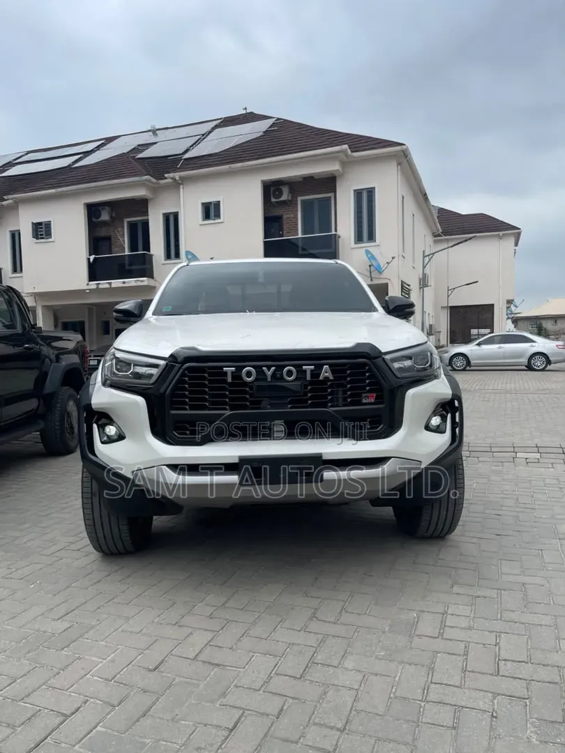 New Toyota Hilux 2024 White