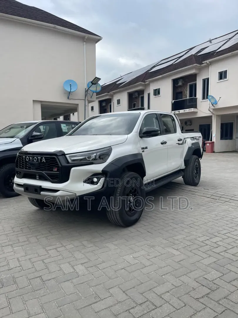 New Toyota Hilux 2024 White