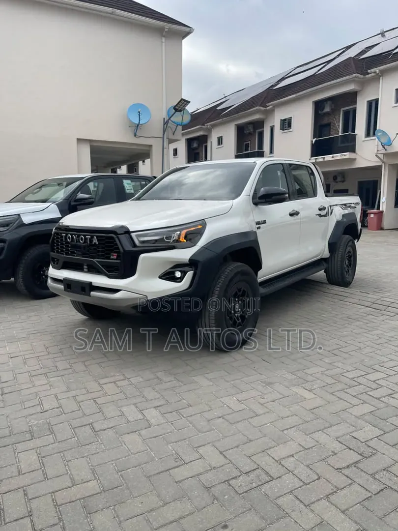 New Toyota Hilux 2024 White